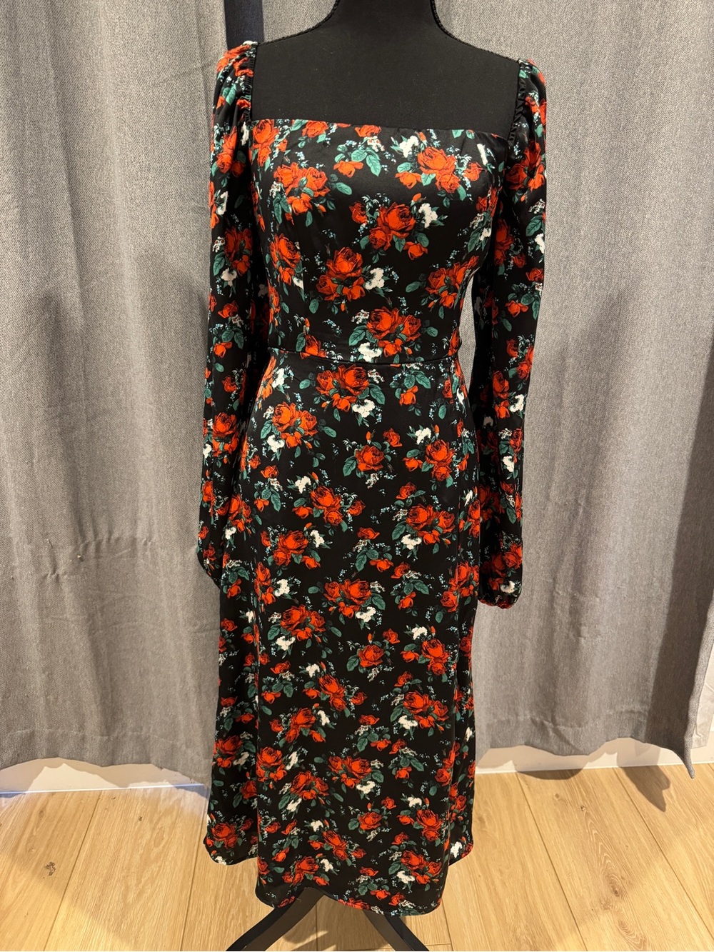 Square-Neck Long Sleeve Floral Midi Dress in Black and Red-Size M